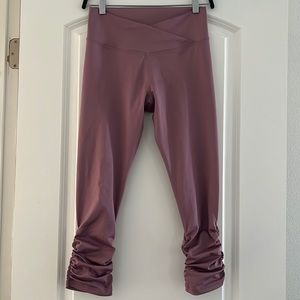 Mika Yoga Wear Mauve Ruched Cropped Leggings size M